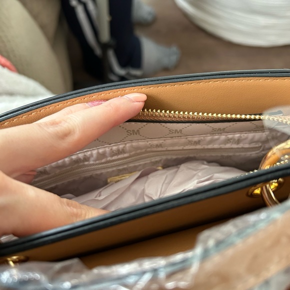 Steve Madden Tan Crossbody Bag with pouch - Picture 6 of 9